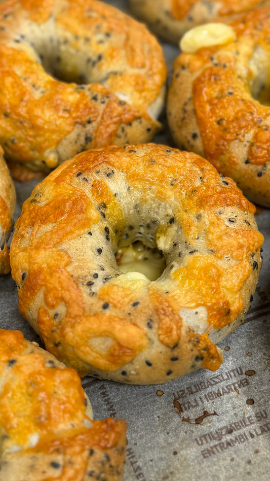 黒ごまチーズベーグル